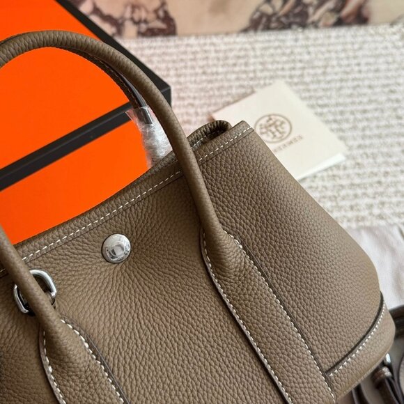 Luxury Handcrafted Leather Top Handle Bag Timeless Elegant Designer Style - Picture 6 of 8